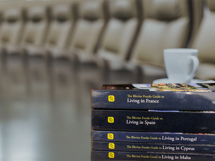 50y-timeline-1989-living-in-books.jpg